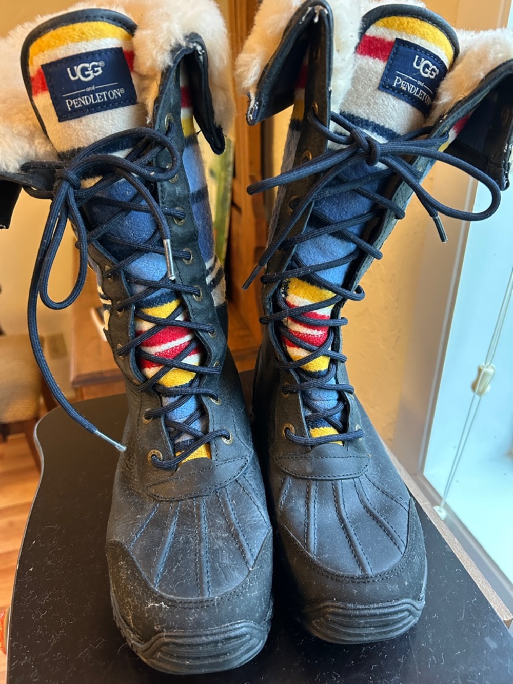 Ugg Pendleton lace up boots size 7